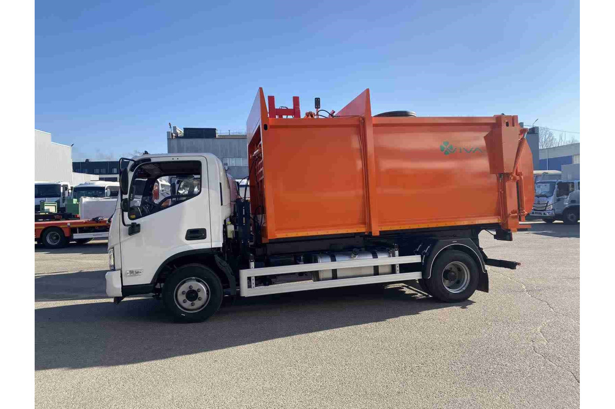 Сміттєвоз бокового завантаження 12м3 на шасі FOTON 