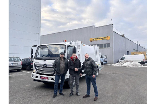 Передача сміттєвоза заднього завантаження обʼємом 8 куб.м від EcoArba на шасі Foton Aumark BJ 1108